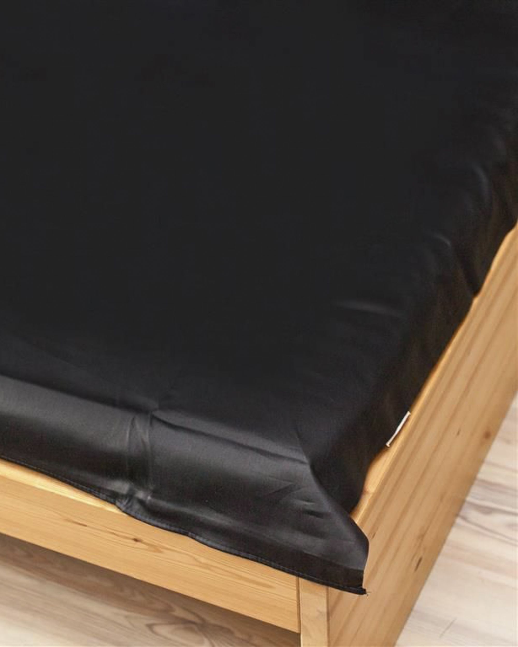 Jednoduchá saténová plachta čierna 180 x 200 cm (hover)