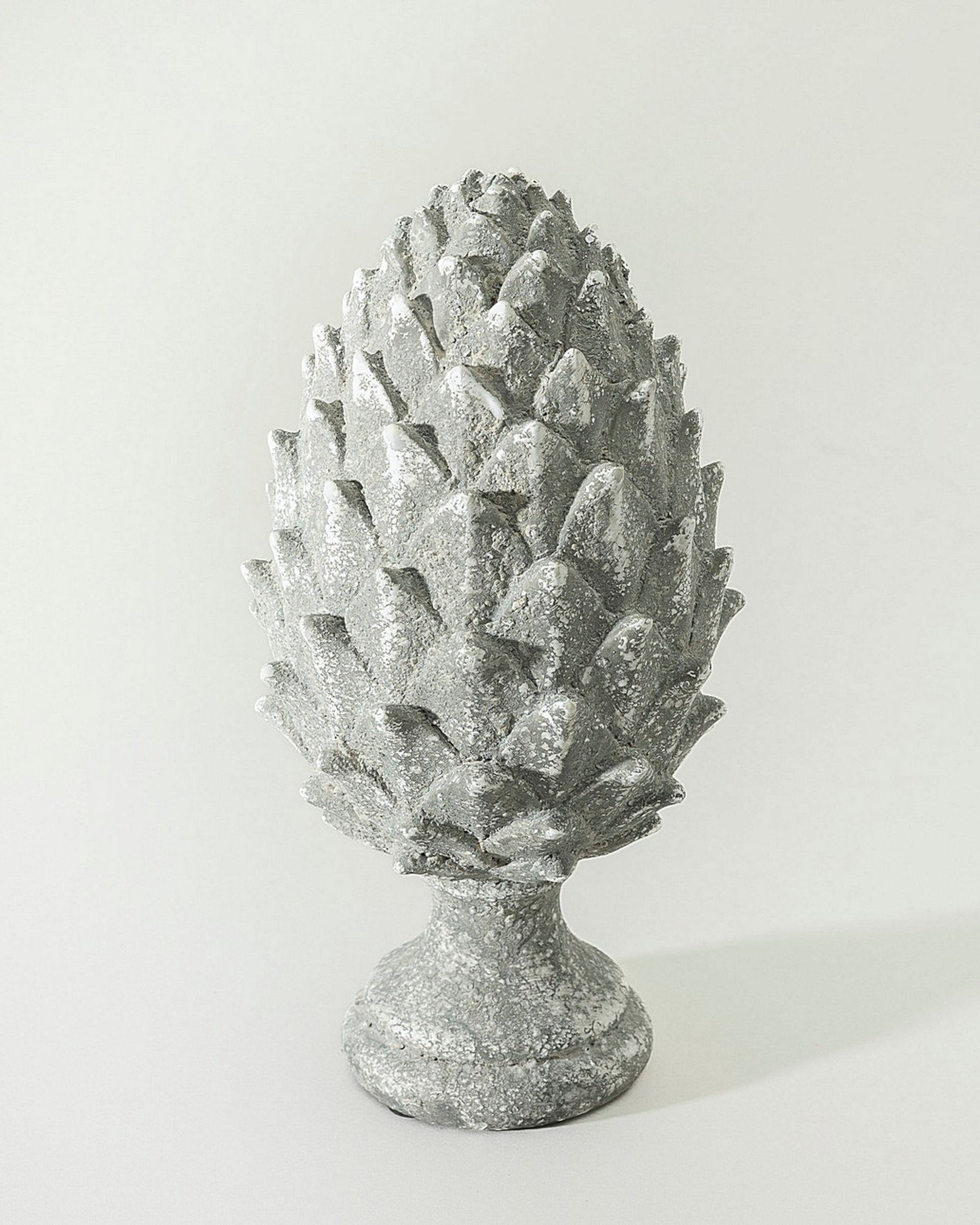 Dekoratívna figúrka Pinecone Grey 15x15x30 cm